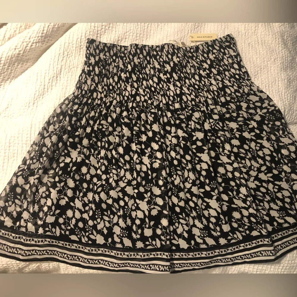 NWT Max Studio Black Floral Mini Skirt - Picture 1 of 1